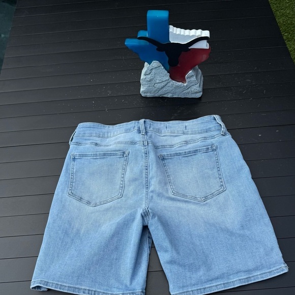 NYDJ Blue Jean Ella Shorts Light Wash Bermuda - Picture 7 of 10